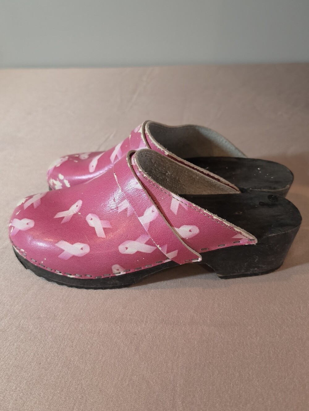 Cape Clogs Pink Breast Cancer Awareness Size 8 Fair Condition